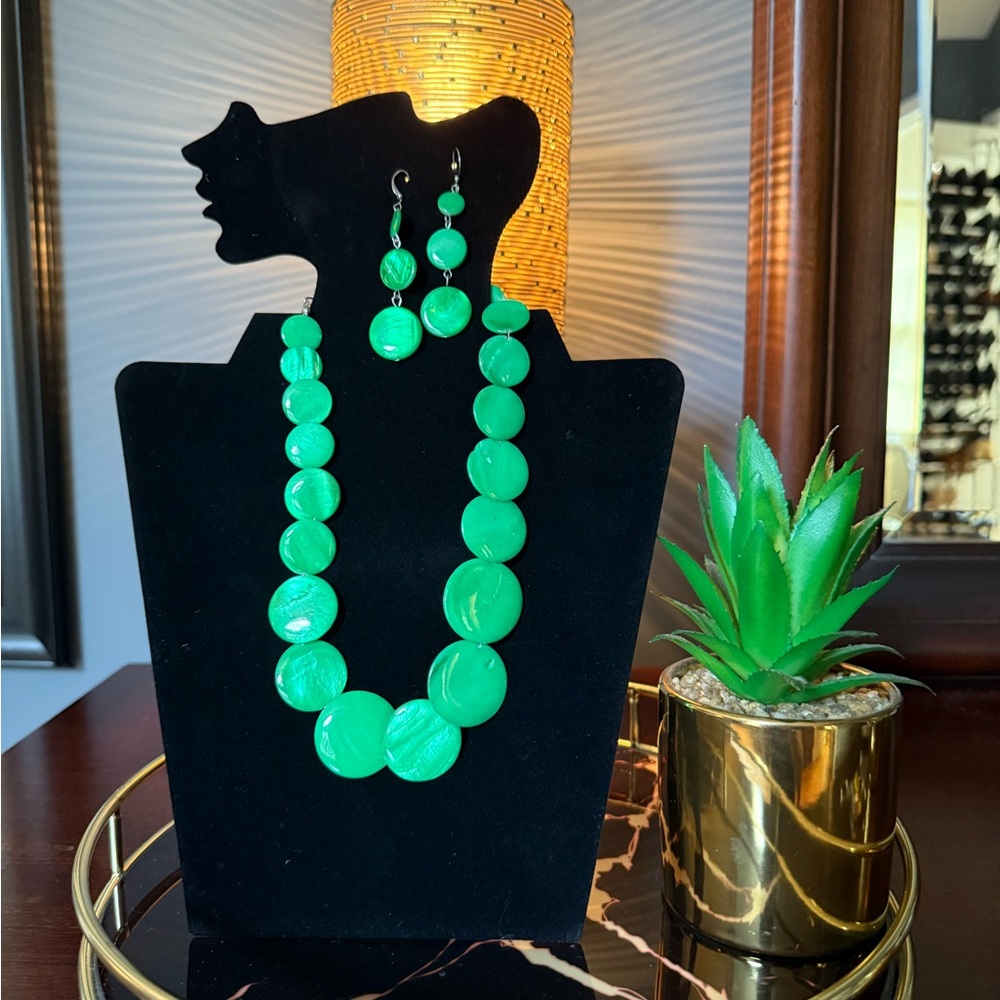 Elegant Green Necklace and Earring Set